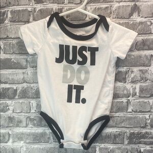Nike Kids Bodysuit in‎ White and Black